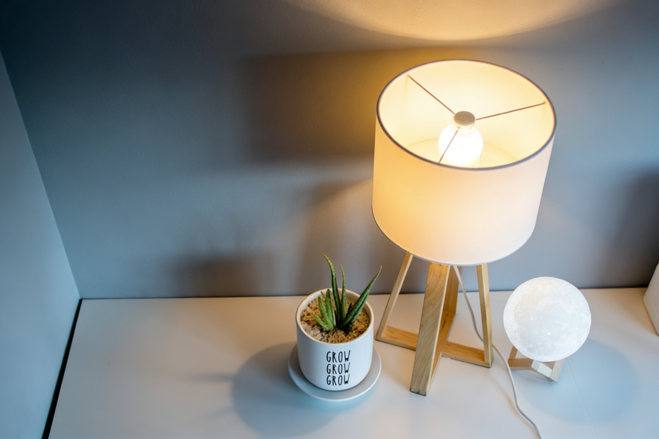 Eames Stuhl - Minimalistisch (Creme)