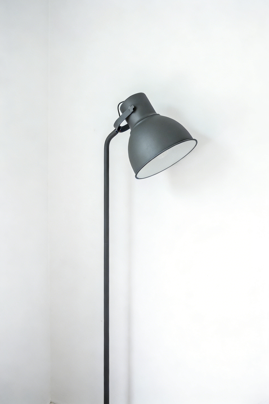 Guard Schrank aus Kiefernholz - Modern (Braun) - Modernes Design aus Kiefernholz